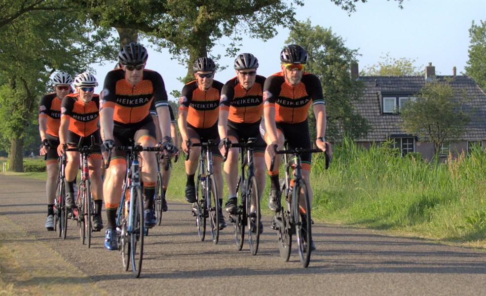Blokje Om Bandencentrum en Eikenaar